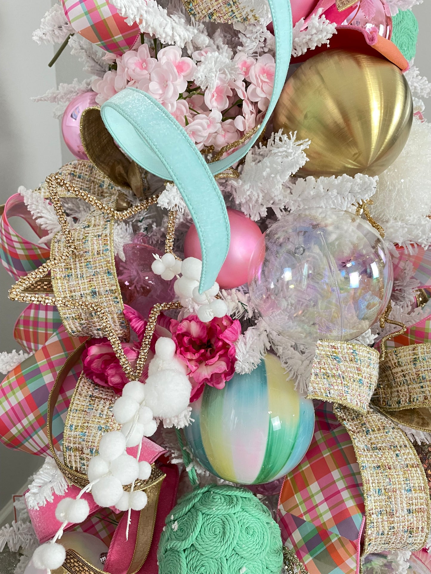 Pompon Spray - White