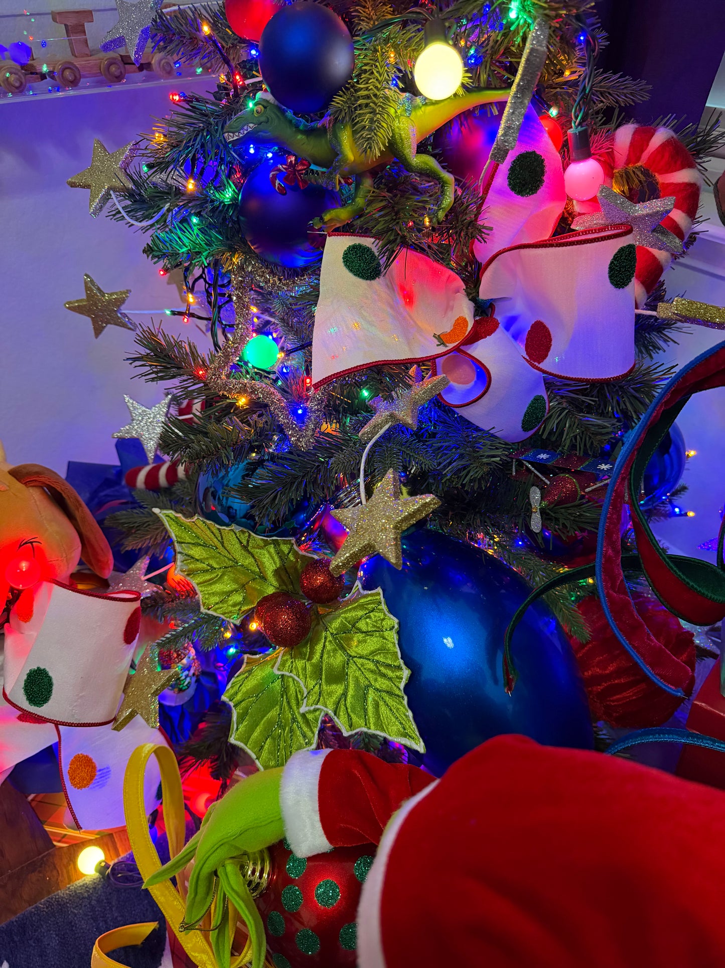 Grand Velvet Holly Pick