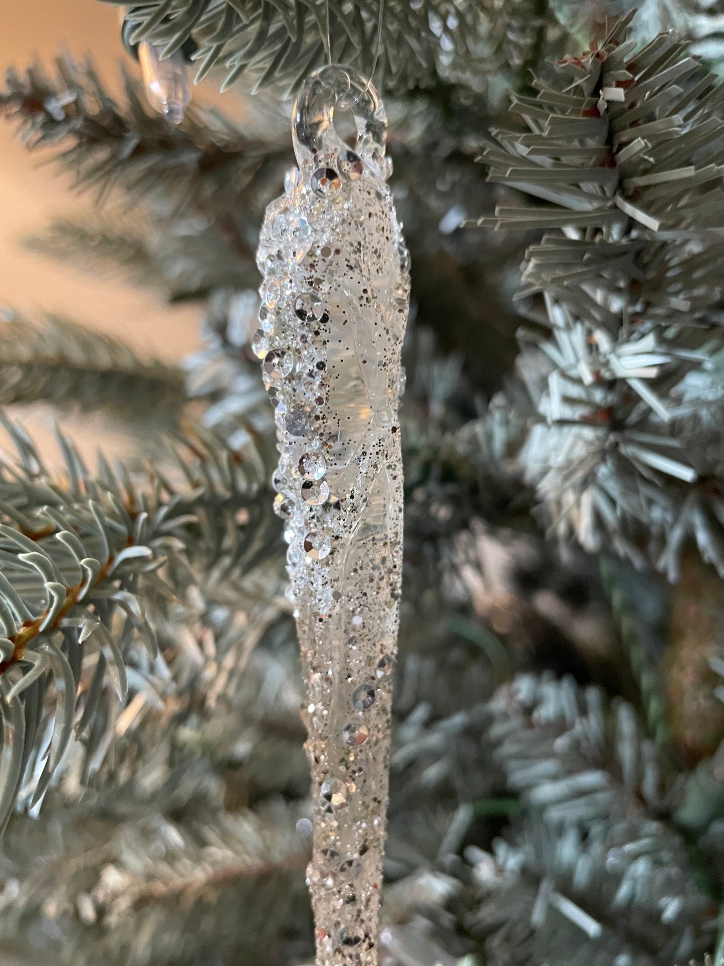 Glass icicle clear with sequins