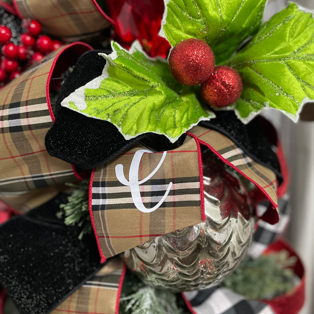 
                      
                        Grand Velvet Holly Pick
                      
                    